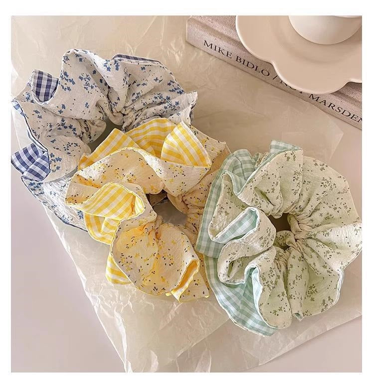 Double-Sided Cottagecore Scrunchie - Vintage Floral & Plaid Cotton Hair Tie